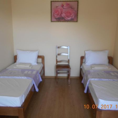 Lastochka Hotel Zaliznîi Port Exterior foto