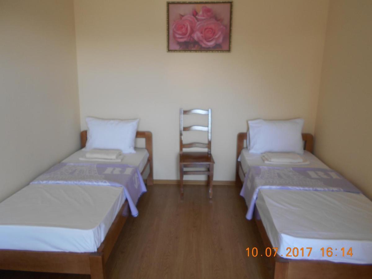 Lastochka Hotel Zaliznîi Port Exterior foto