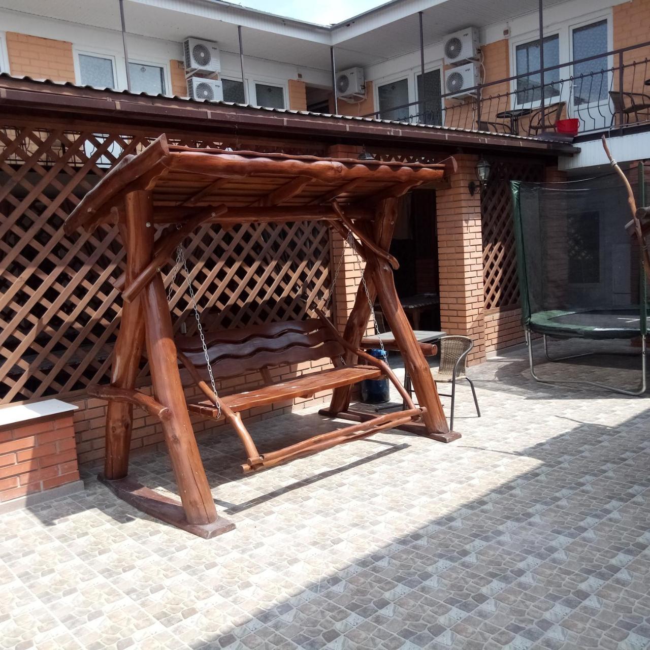 Lastochka Hotel Zaliznîi Port Exterior foto
