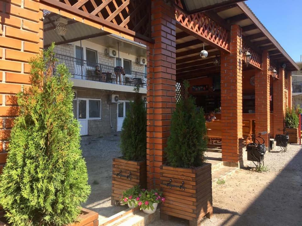 Lastochka Hotel Zaliznîi Port Exterior foto