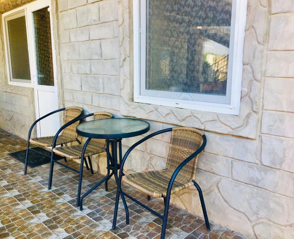 Lastochka Hotel Zaliznîi Port Exterior foto